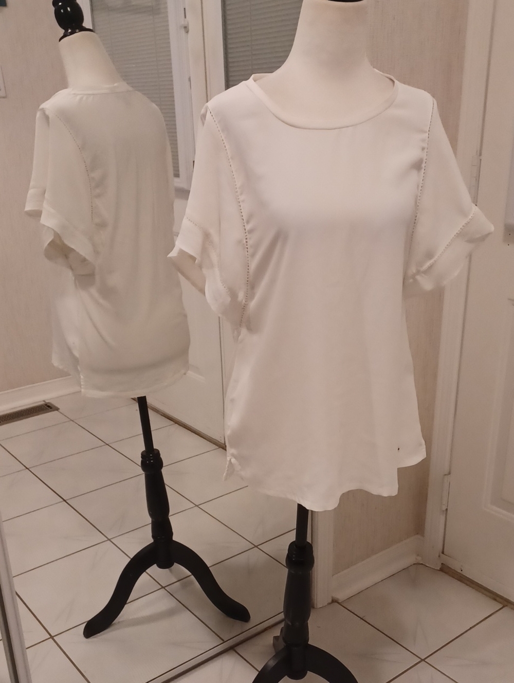 4/$80 Tommy Hilfiger White Short Sleeve Blouse - Size Medium
